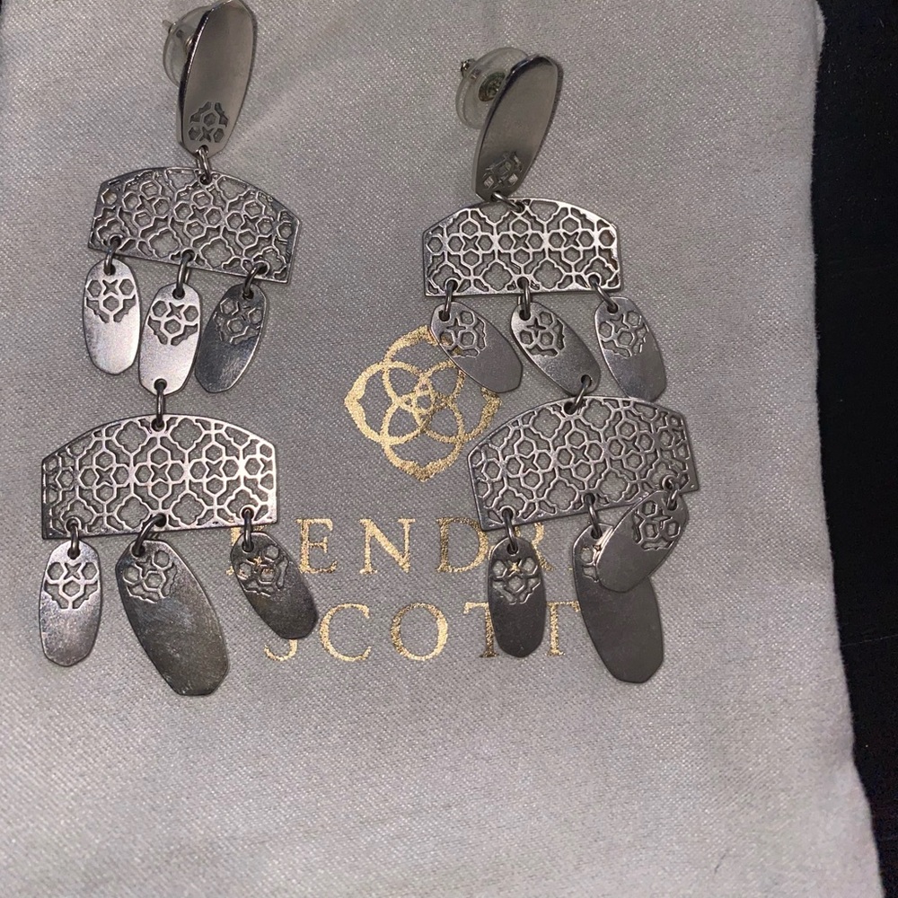Kendra Scott filigree drop earrings